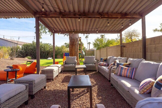 Building Photo - 6235 E Thunderbird Rd