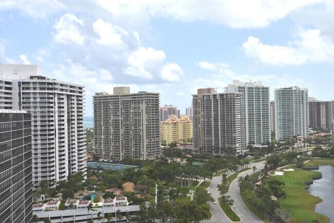 Building Photo - 3701 N Country Club Dr