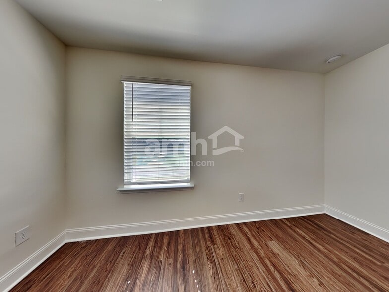 Building Photo - 318 Azore Way