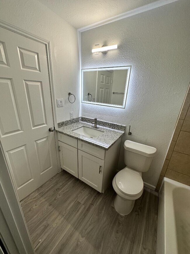 Building Photo - 6946 Paris St