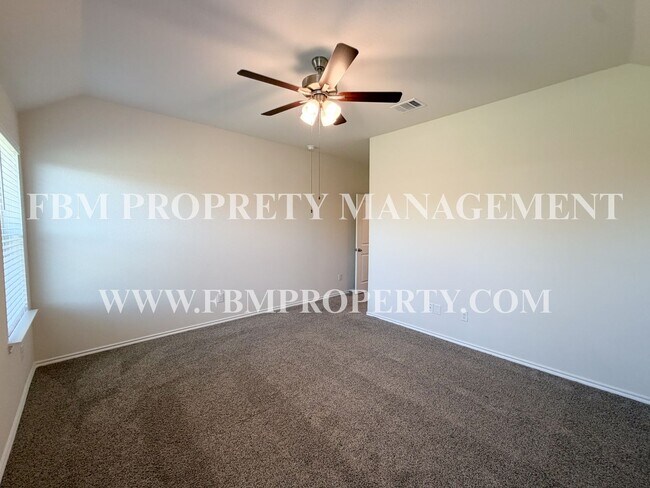 Building Photo - 369 Thoroughbred St