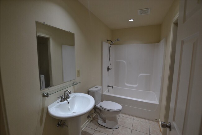 Building Photo - 253 Old Groveton Rd