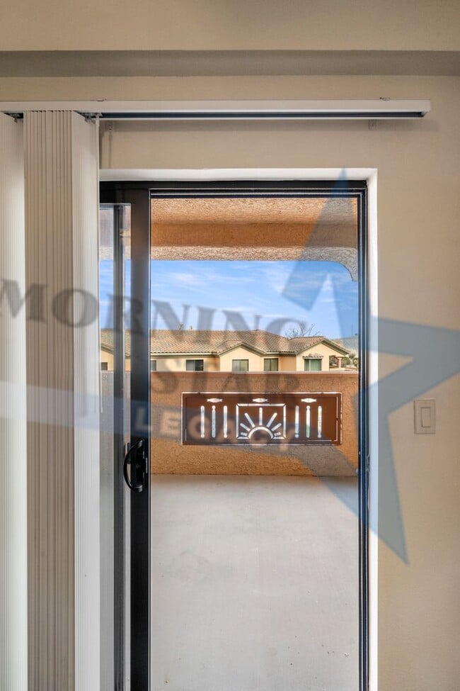 Building Photo - 2-Bedroom Condo Unit with Mountain Views!