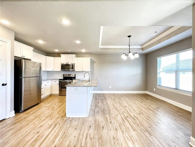 Building Photo - 710 Captain Hopkins St