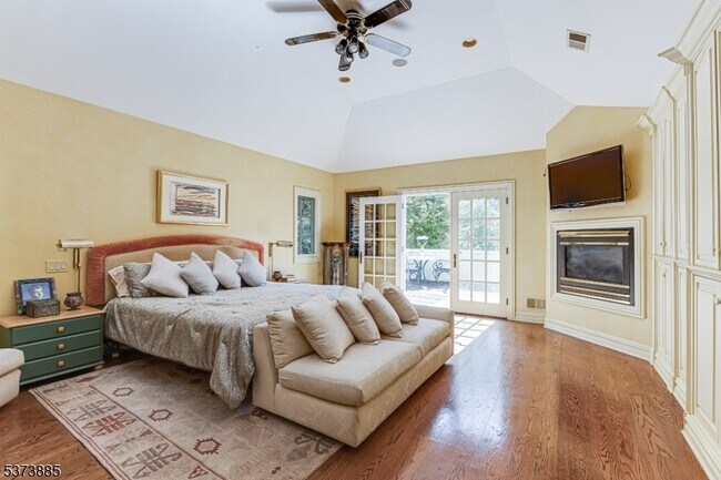 Building Photo - 21 Stoningham Dr