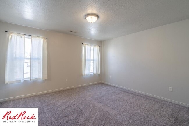Building Photo - 3 Bedroom Townhome in Buena Vista Community