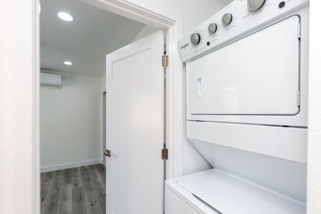 Building Photo - CHARMING Newly Constructed 1BD/BA Availabl...