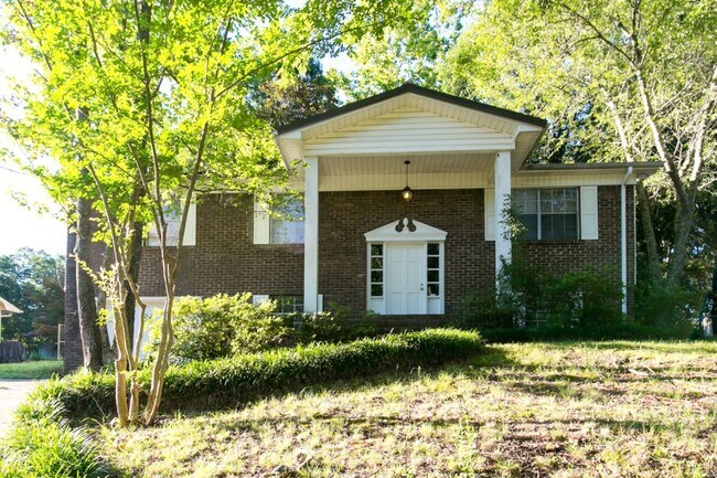 Primary Photo - Massive Renovated 5BR/3BA Home with Baseme...
