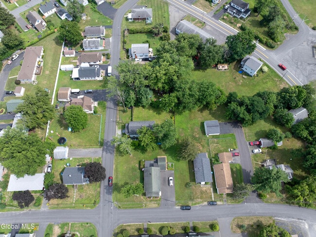 Building Photo - 33 Clinton St