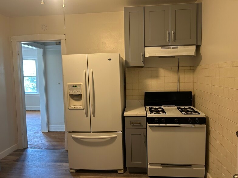 Kitchen - 5021 W Belden St