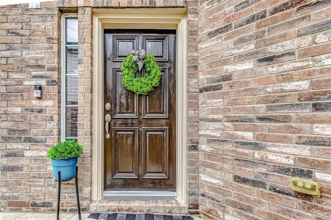 Building Photo - 6303 Applewood Forest Dr