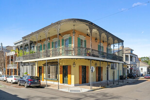 Building Photo - 704 Marigny St