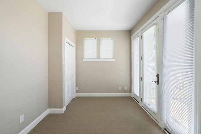 Building Photo - 3 bedroom, 2 1/2 bath unfurnished Townhouse located in Surf City-Ocean views