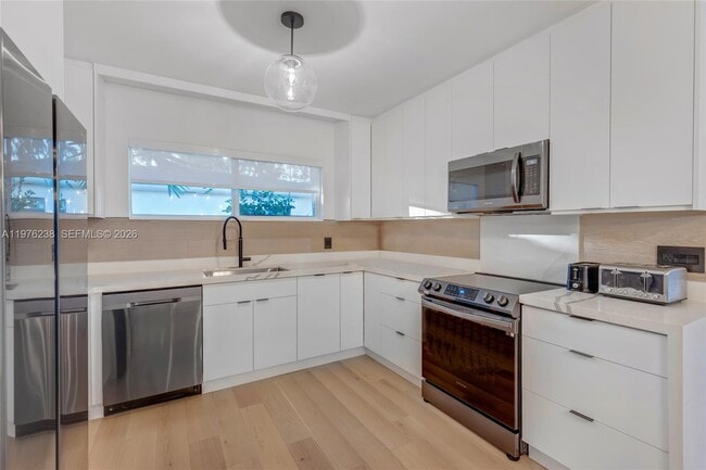 Building Photo - 535 NE 50th Terrace