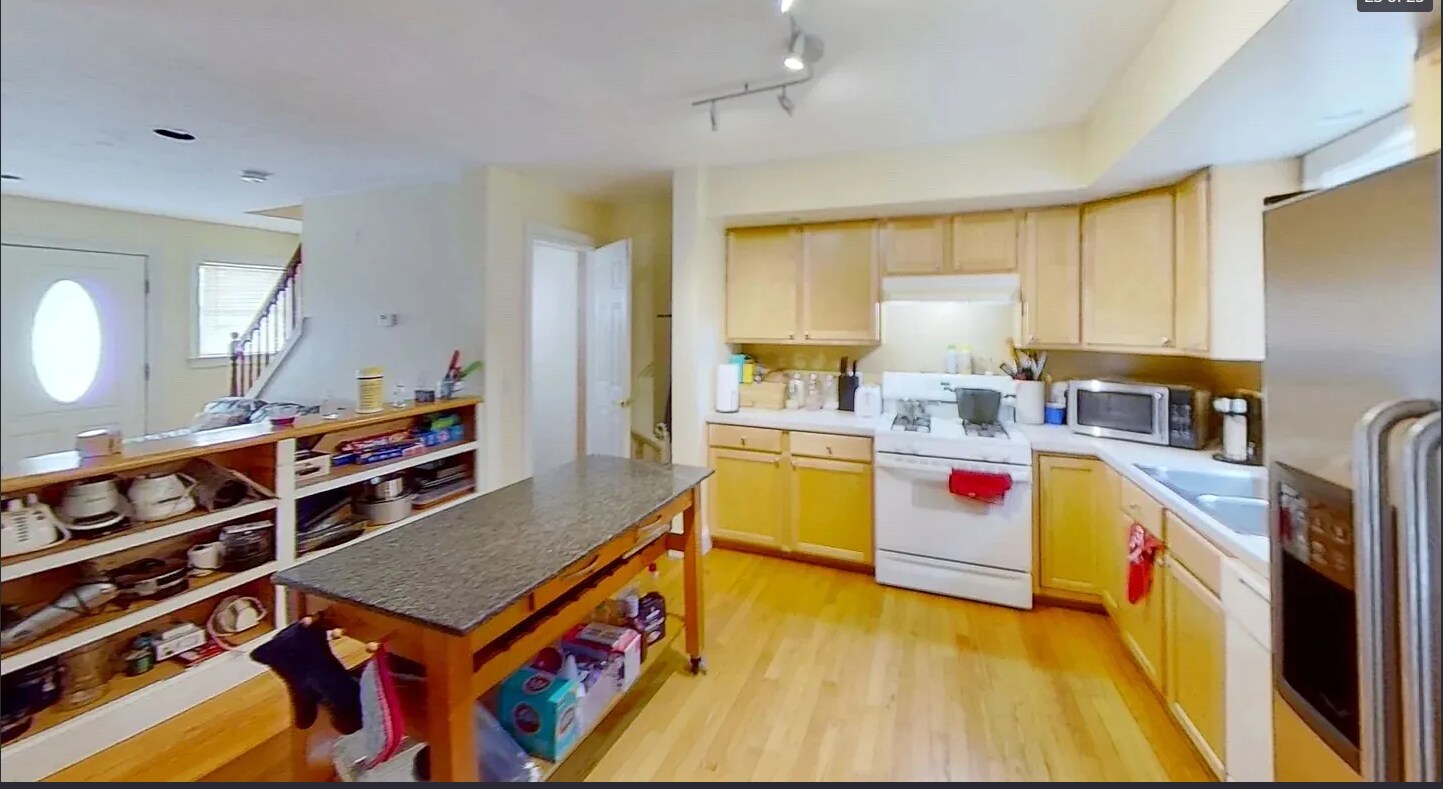 Building Photo - 205 Highland St