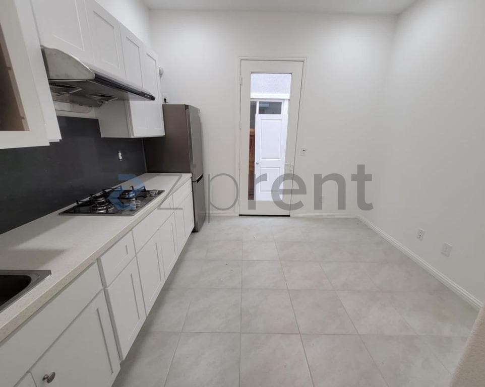 Building Photo - Unit 2