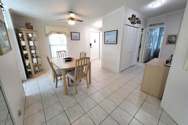Building Photo - 8403 Delphinium Ct