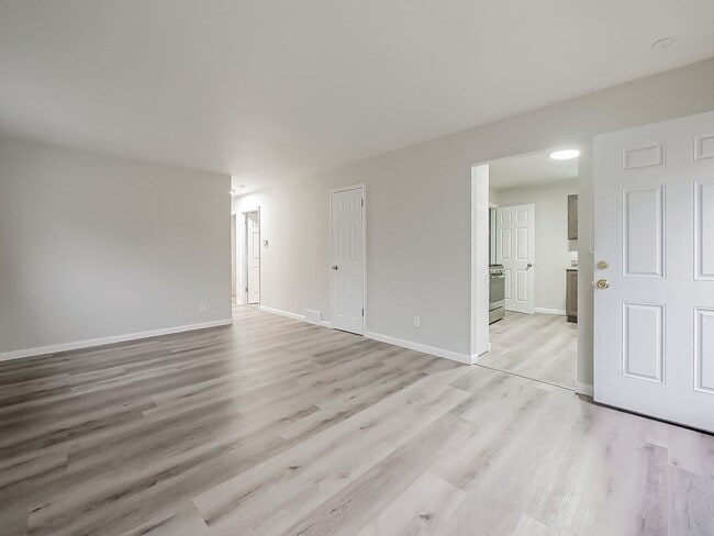 Building Photo - AVAILABLE NOW! Charming 3-Bedroom Home in Prime Pontiac Location