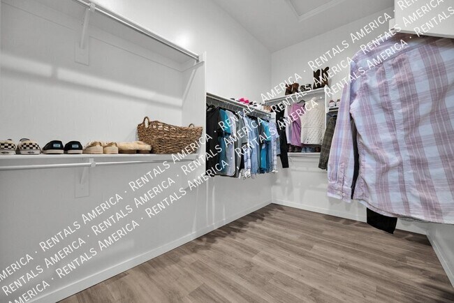 Building Photo - 22700 E Arroyo Verde Dr