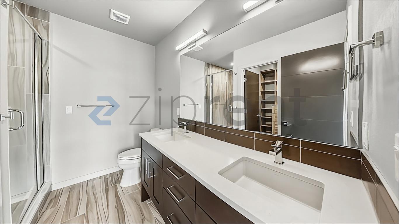 Building Photo - Unit