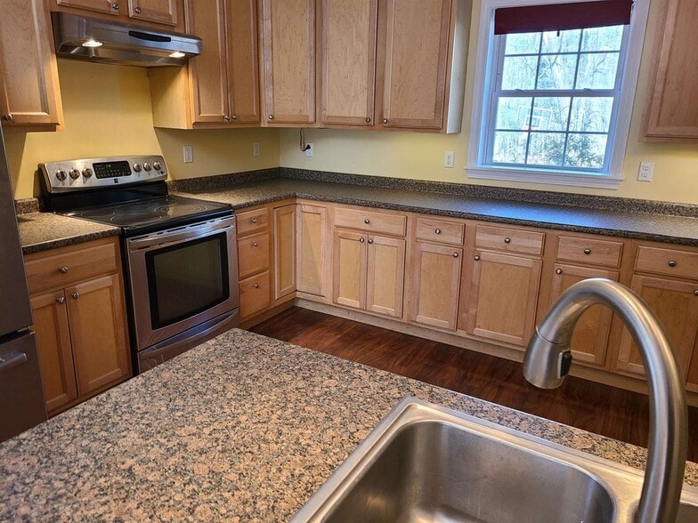 Building Photo - 354 Weirs Rd