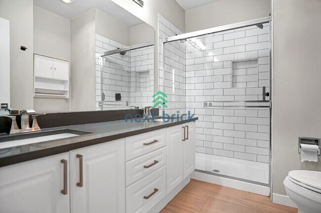 Building Photo - "Charming 2-Bed, 2.5-Bath Retreat in Bothell - Spacious 1157 Sq Ft Haven!"