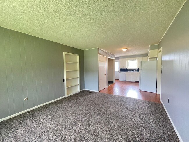 Building Photo - 5364 S Hutchinson Ave