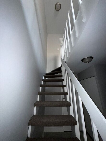 Building Photo - 744 W Gordon Terrace