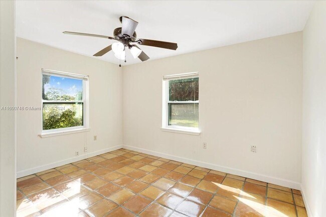 Building Photo - 4421 SW 73rd Terrace