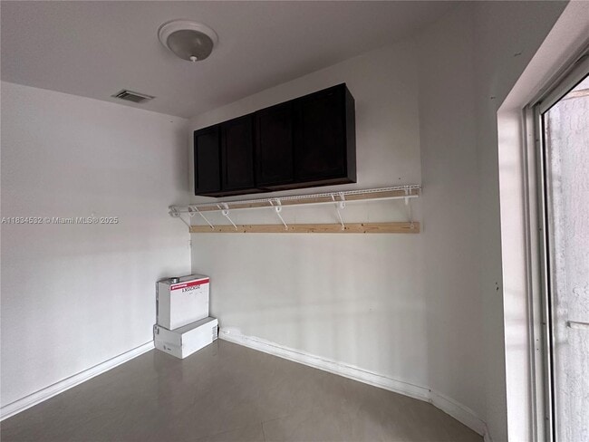Building Photo - 4908 SW 143rd Ave