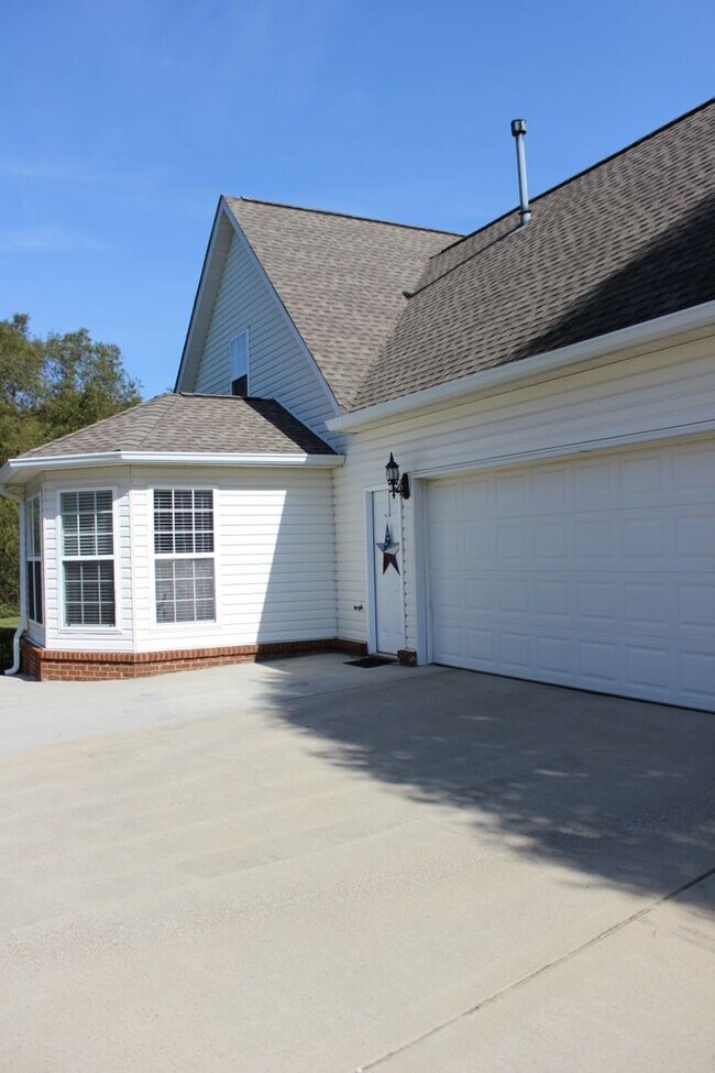 Building Photo - Coming Soon in Farragut!