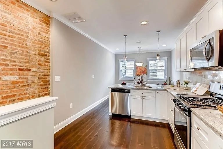 Building Photo - 616 Hyson St