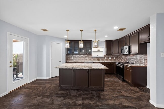 Building Photo - 331 Mantova Dr