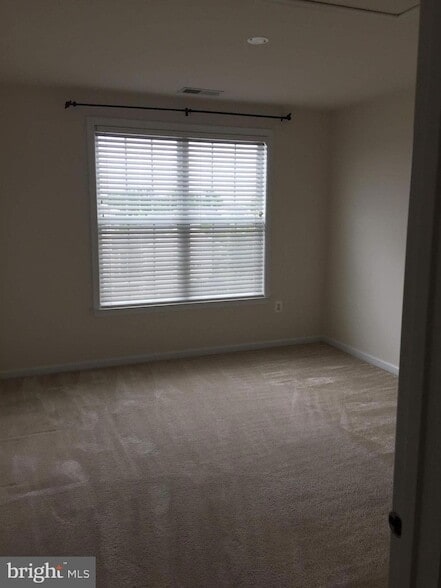 Building Photo - 43165 Barnstead Dr