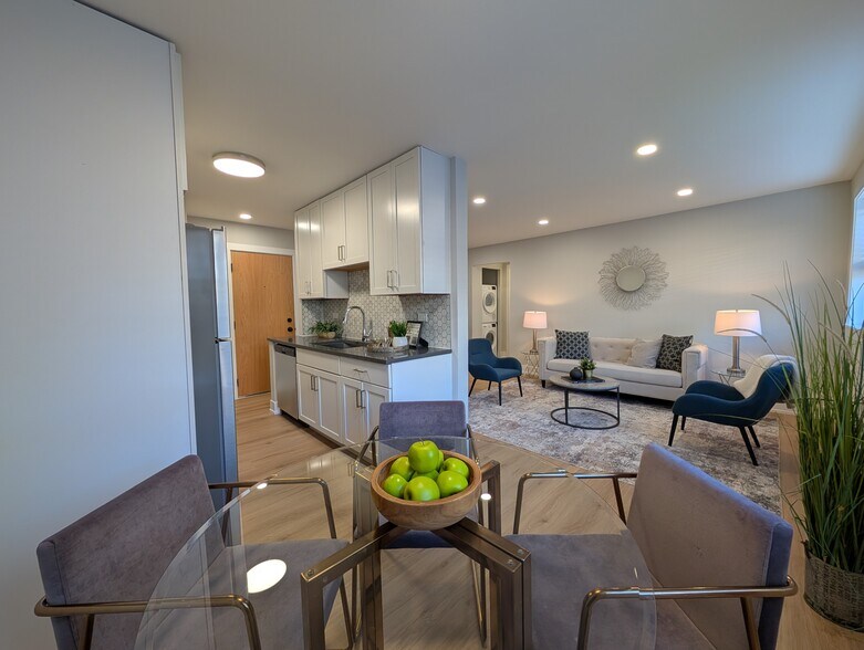 Building Photo - 540 W Aldine Ave