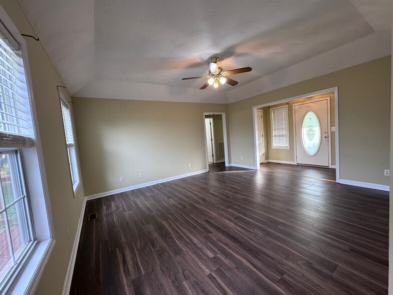Building Photo - 204 Boone Dr