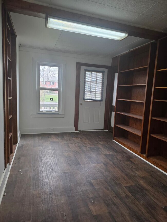 Building Photo - 397 Upper Oakwood Ave