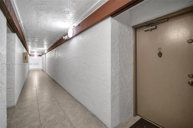 Building Photo - 10400 SW 108th Ave