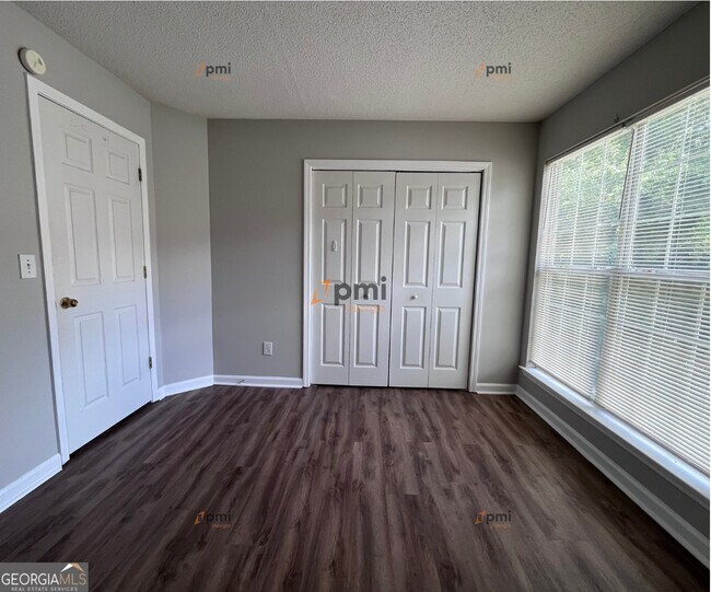 Building Photo - 9511 Rollinghills Dr