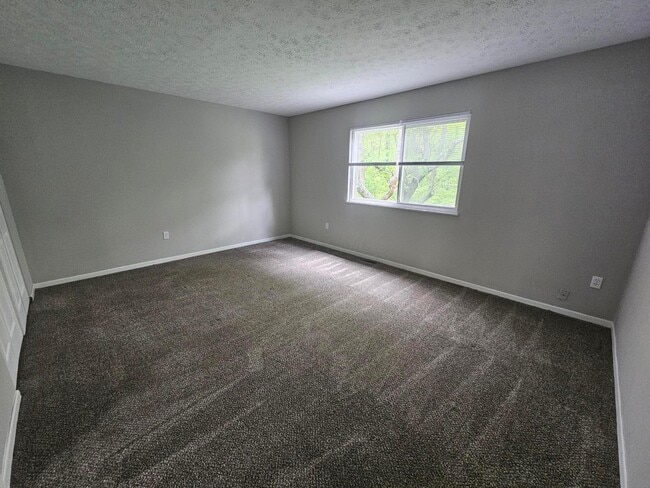 Building Photo - 946 S Spring Rd