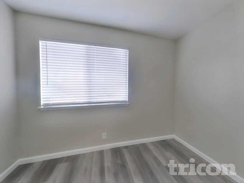 Building Photo - 516 Asbury Ln