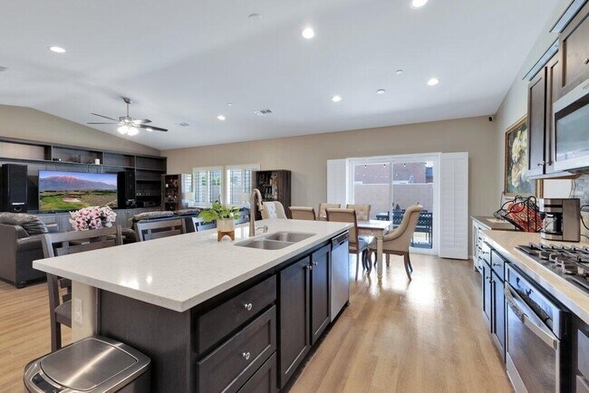 Building Photo - 83393 Iron Horse Rd