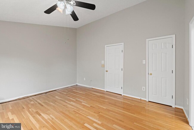 Building Photo - 7 Willwood Ct