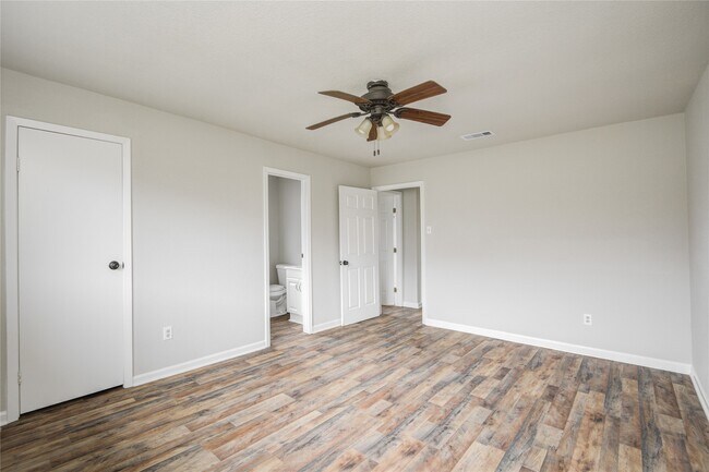 Building Photo - 1602 North Ave N