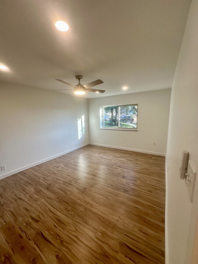 Building Photo - 3636 Taliluna Ave