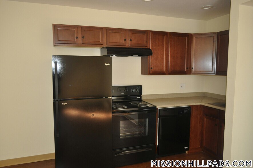 Building Photo - 13 Ruggles St