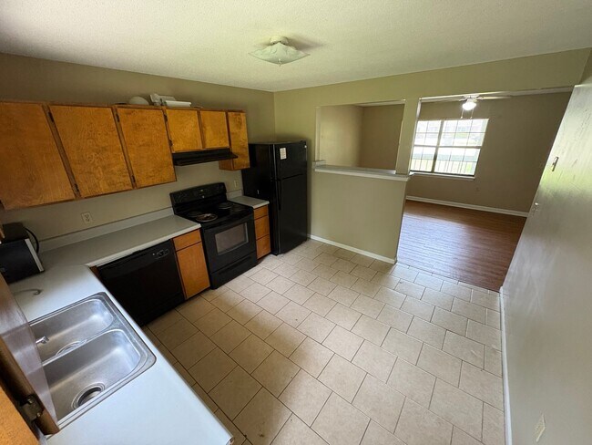 Building Photo - 11 Crosswinds Dr