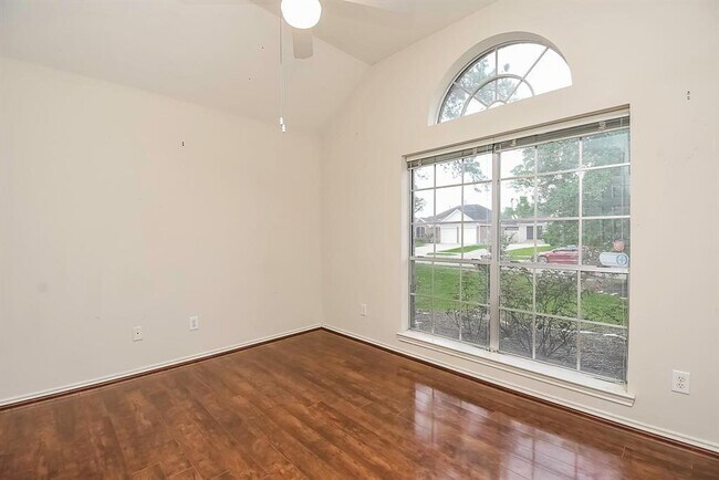 Building Photo - 3903 Vinecrest Dr