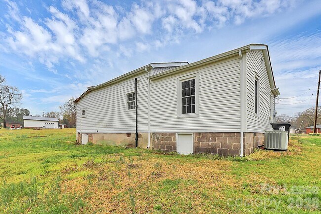 Building Photo - 170 Shuping Mill Rd