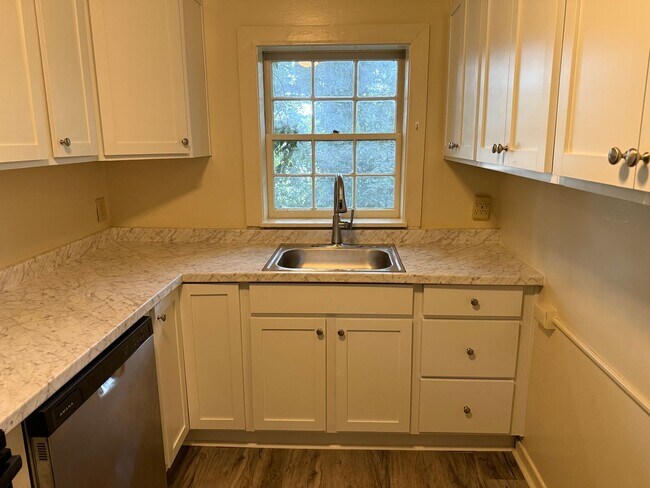 Building Photo - Charming Historic Home – Spacious 2-Bedroom Apartment in Boulevard/Normaltown